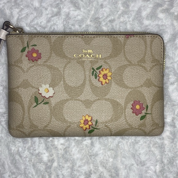 Sold Corner Zip Wristlet In Signature Canvas With Nostalgic Ditsy Print, flowers - Picture 2 of 7